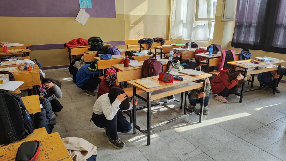 Okulumuz Genelinde Deprem Tatbikatı Gerçekleştirildi
