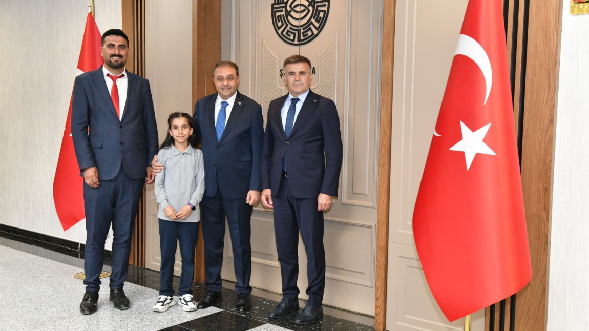 BURSLULUK SINAVI ŞAMPİYONLARIMIZ ŞANLIURFA'DA VALİ VE İL MİLLİ EĞİTİM MÜDÜRÜ İLE BİR ARAYA GELİP ÖDÜLLENDİRİLDİLER